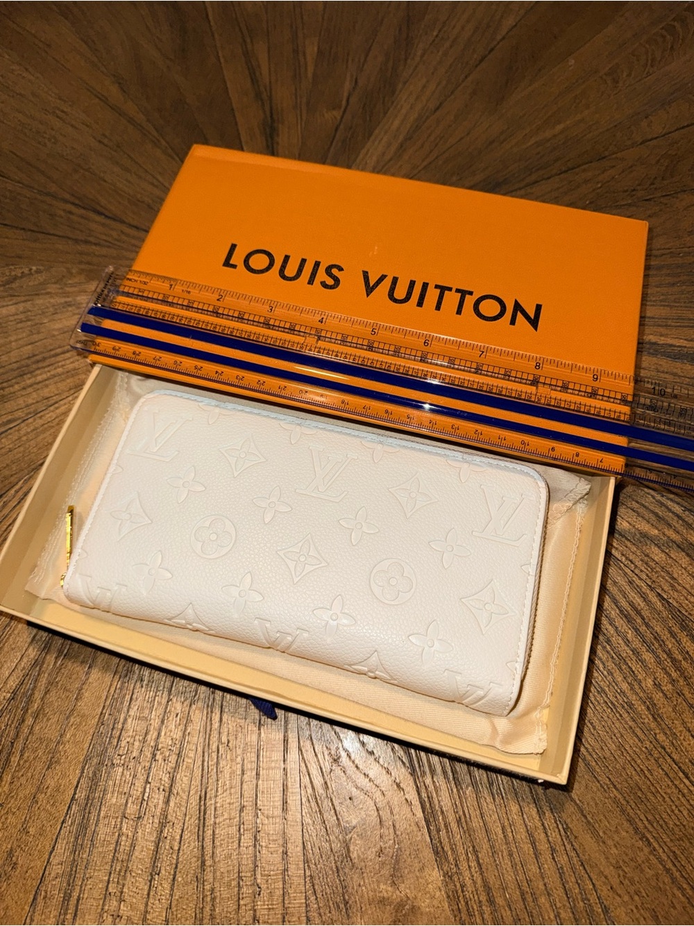 Louis Vuitton White Embossed Monogram Zip Around Wallet - Picture 2 of 10